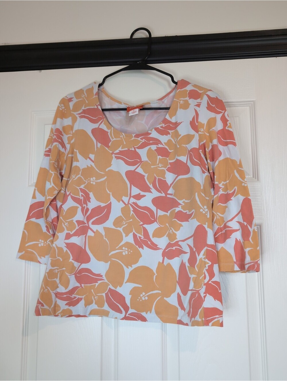 Medium orange floral 3/4 length sleeve top